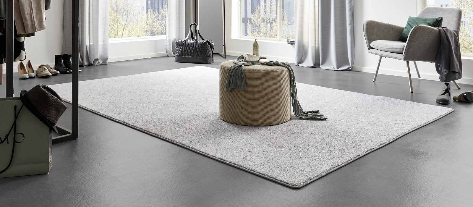 Flatweave carpet with a geometric pattern