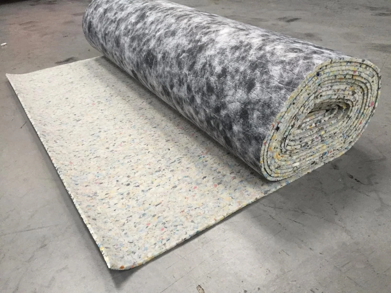 Rubber carpet underlay for noise reduction