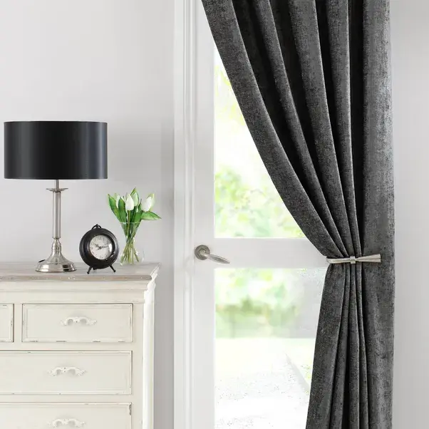 Blackout curtains with a thermal lining